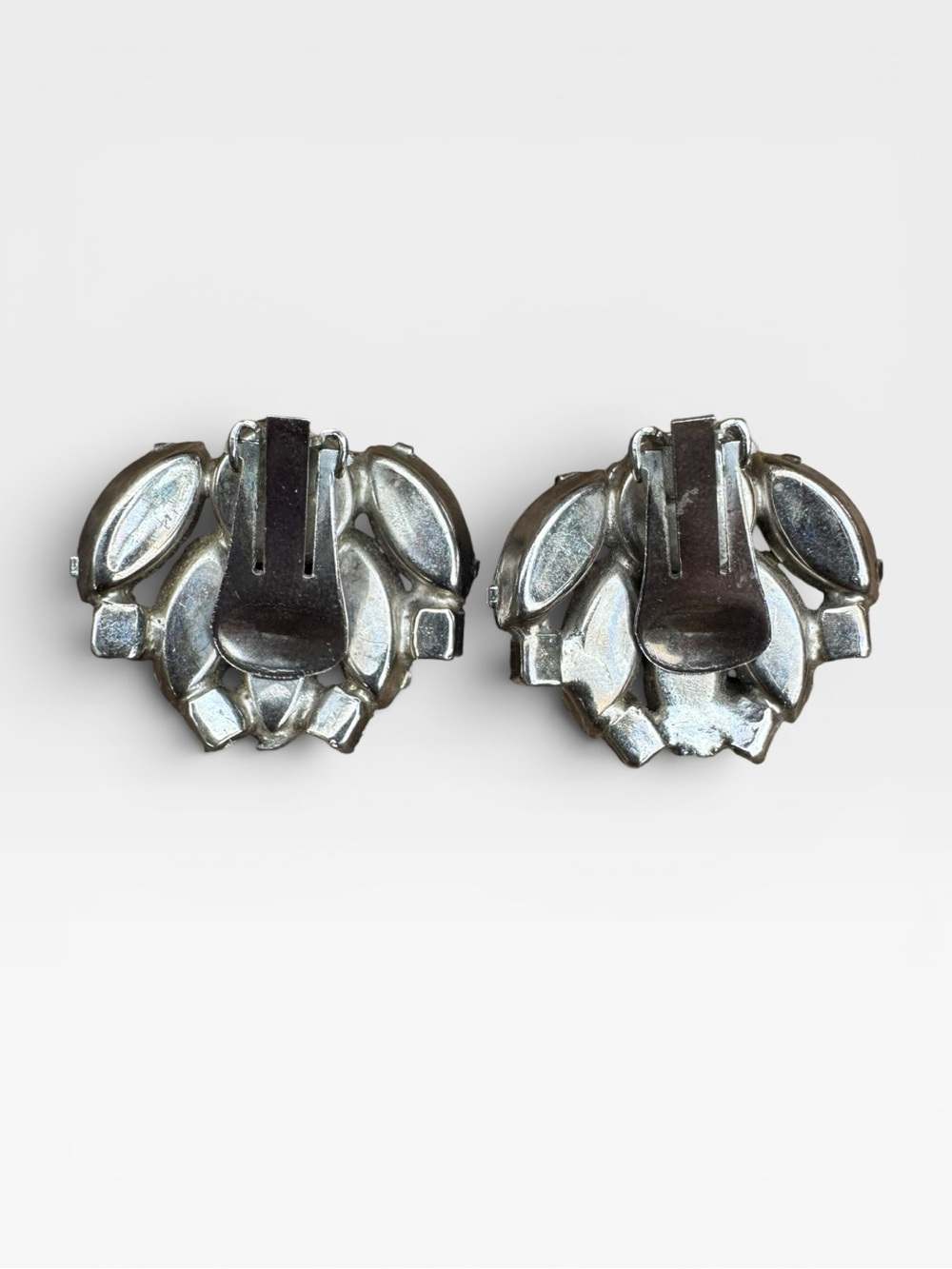 VINTAGE Green Marquis Carnival Glass Clip-On Earrings - Picture 5 of 6